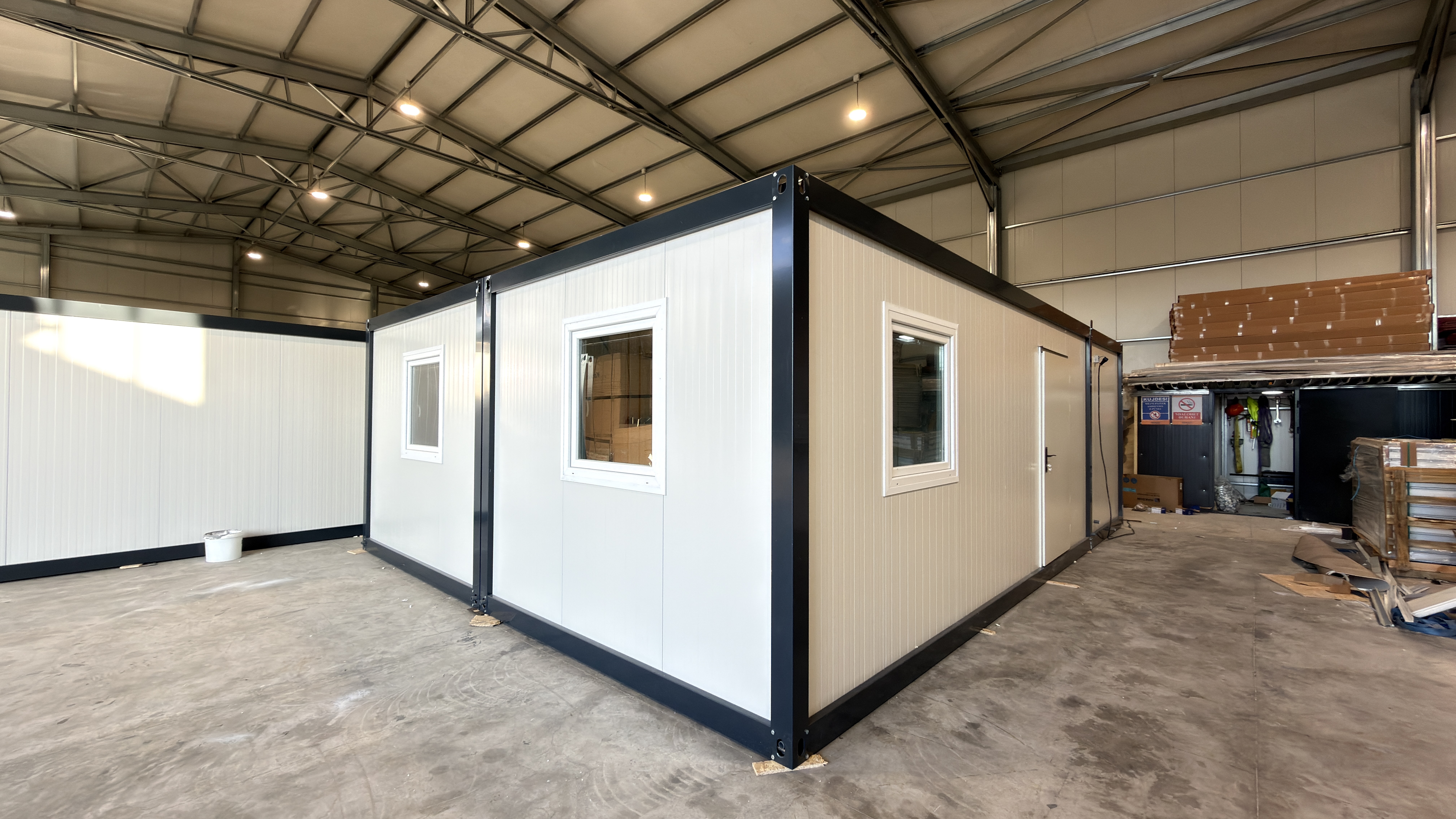 Bürocontainer kaufen - Villex Mega Plus Cube Blanc in Produktion